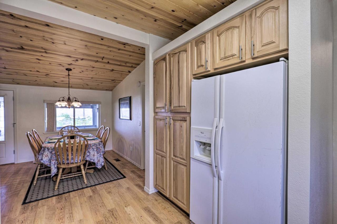 Rustic Bullhead City Retreat With Porch And Views Exterior photo